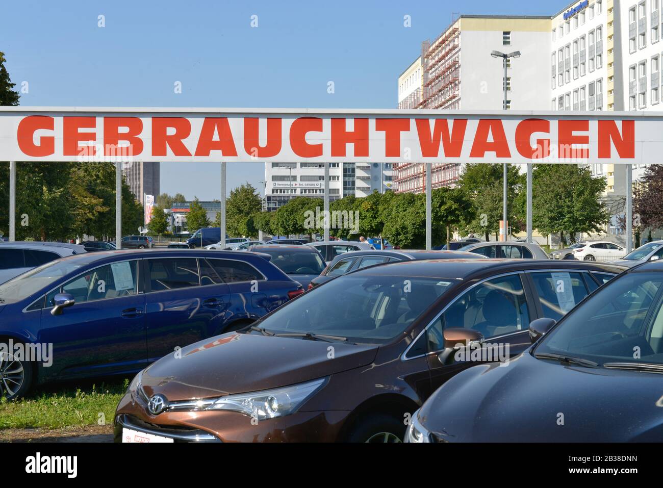 Gebrauchtwagen, Landsberger Allee, Marzahn, Berlin, Deutschland Stock Photo