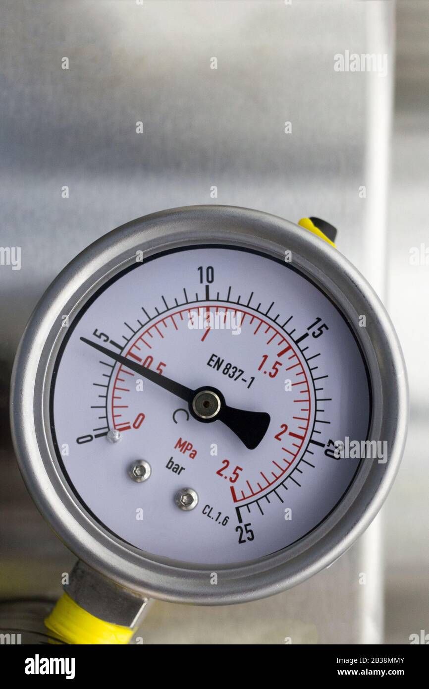 Pressure gauge range 025 Bar Stock Photo Alamy