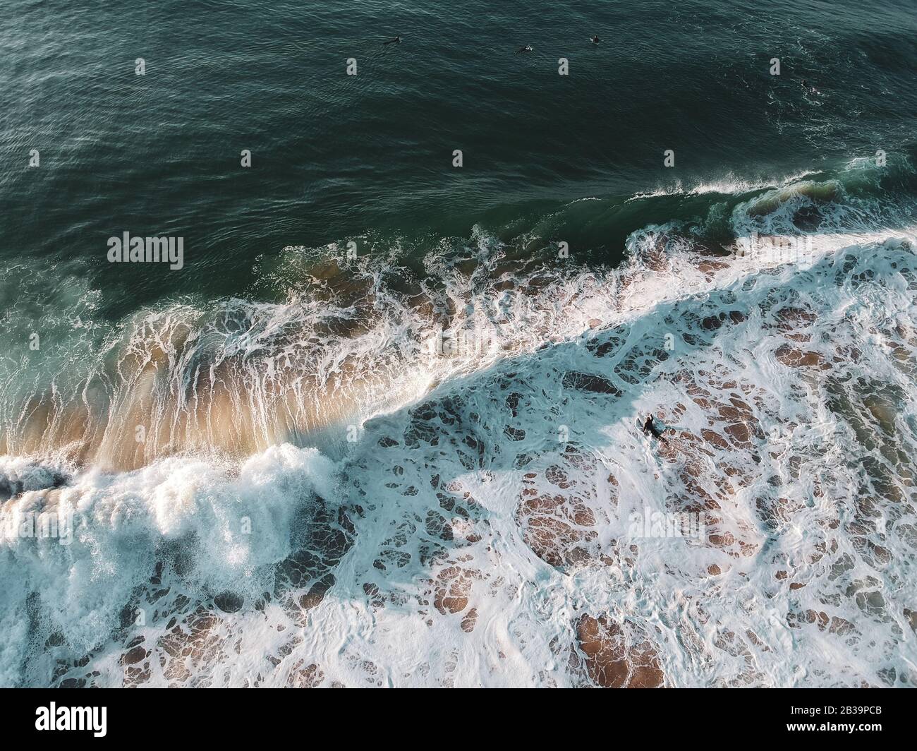 Footage white foamy ocean waves hi-res stock photography and images - Alamy