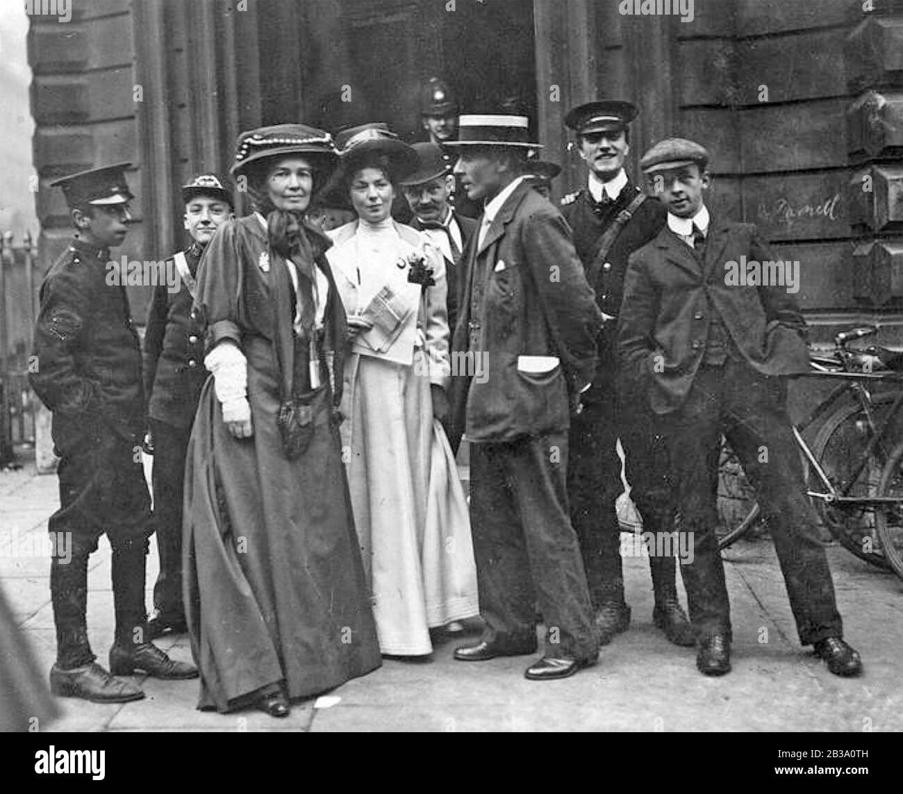 CHRISTABEL PANKHURST (1880-1958) in white with the Emmeline Pethick-Lawrence and her husband outside Bow Street Magistrates Court during the Rush Trial, 14 October 1908. She was convicted the following year. Stock Photo