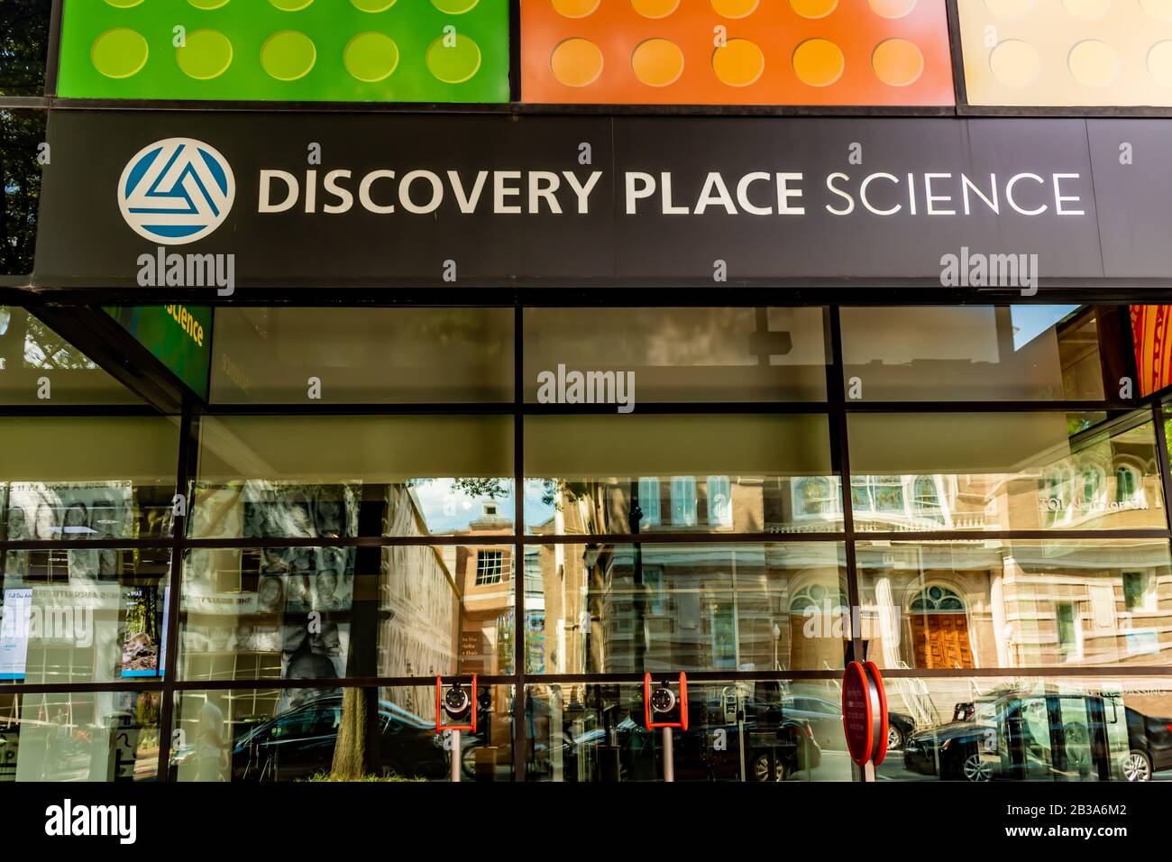 North carolina discovery place science hires stock photography and images Alamy