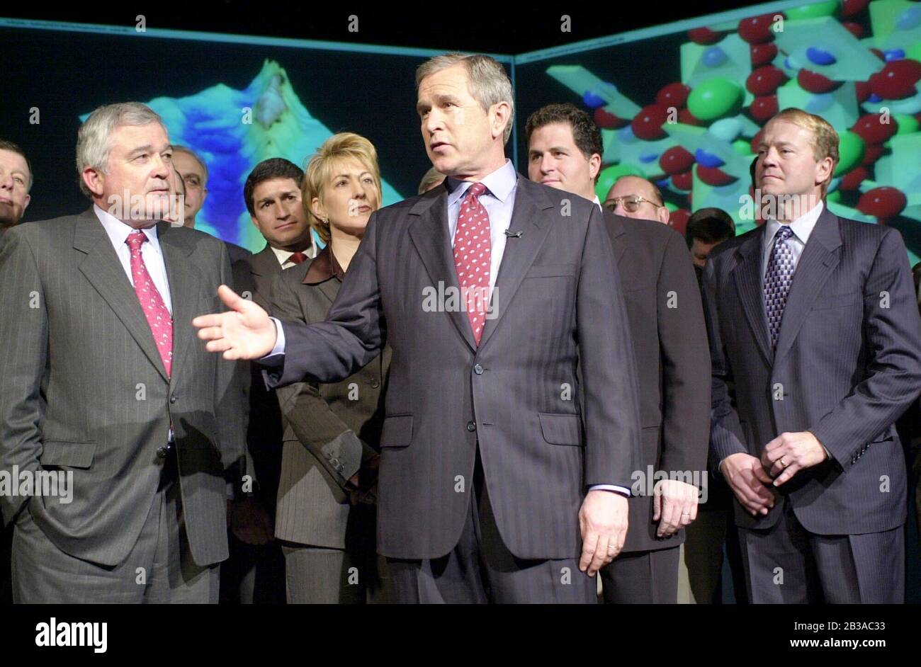 Austin, Texas USA, 04 JAN 2001: President-elect George W. Bush holds the second of two economic summits at a virtual reality demonstration lab at the University of Texas at Austin with CEO's from U.S. corporations.   The business leaders spoke of how education initiatives can help the faltering U.S. economy. Left to right, Lou Gerstner (IBM), Steve Papermaster (Agillion), Carly Fiorina (Hewlett Packard),  Michael Dell (Dell Computer),  and John Chambers (Cisco Systems). ©Bob Daemmrich Stock Photo
