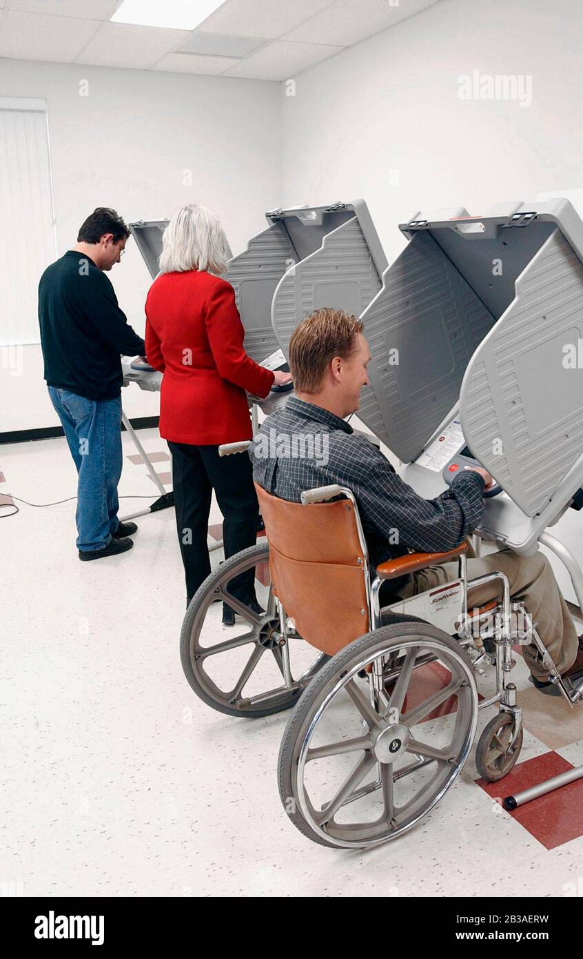 Direct record electronic voting system hi-res stock photography and ...