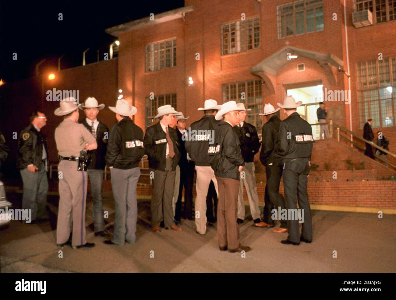 Huntsville, Texas USA, February 2003. Members of the elite Texas Rangers (in cowboy hats) keep an eye on  capital punishment opponents protesting outside Death Row at the Walls Unit in Huntsville as the execution of Karla Faye Tucker takes place inside. ©Bob Daemmrich Stock Photo