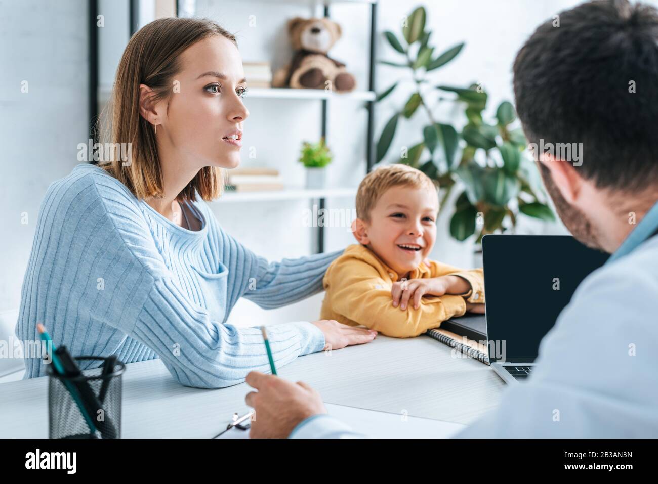 Doctor mother son in hospital hi-res stock photography and images - Alamy