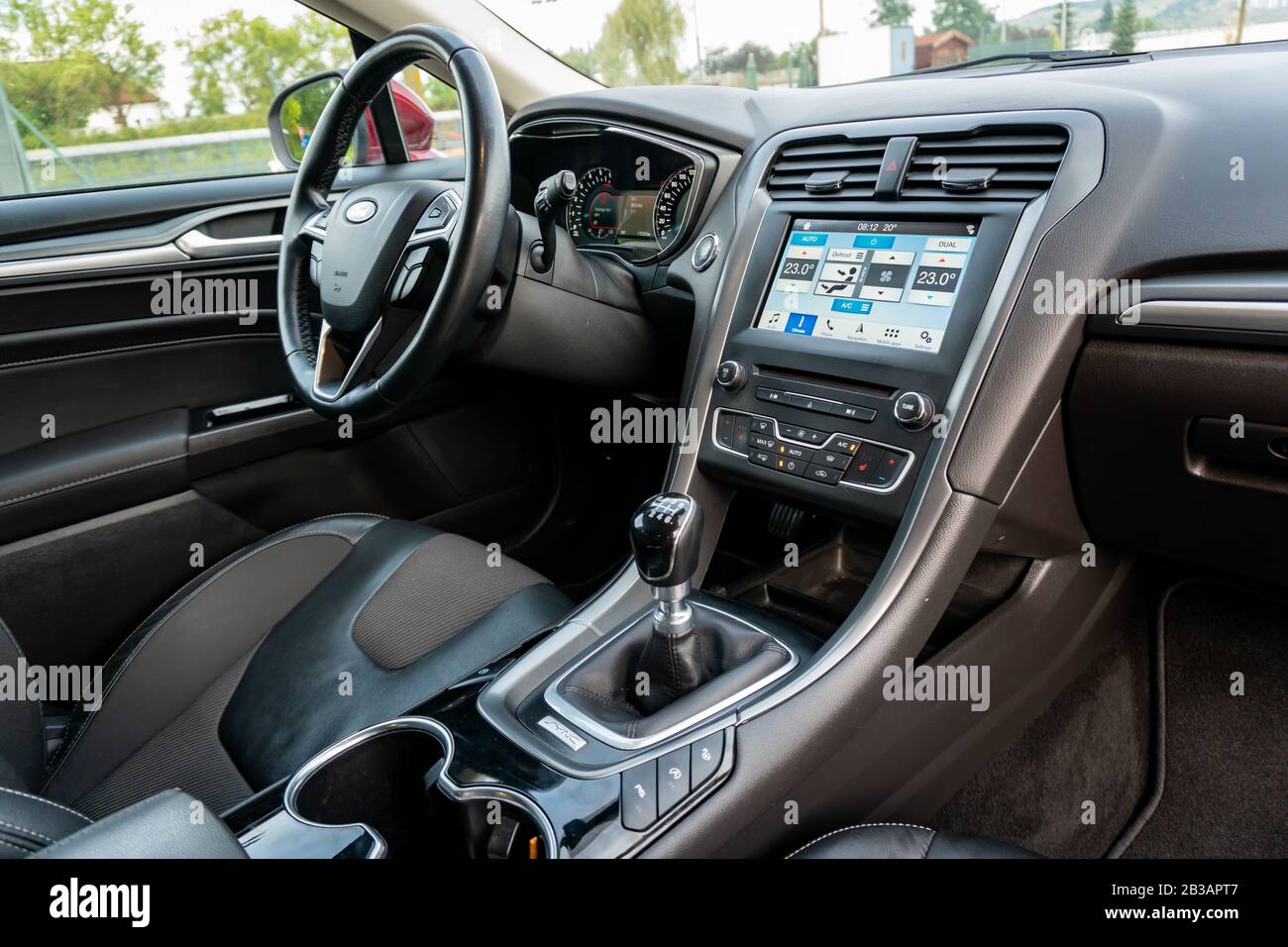 Dab radio car hi-res stock photography and images - Alamy