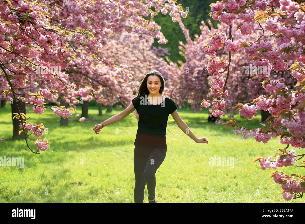 Happy beautiful young teenage girl in blossom park Stock Photo - Alamy