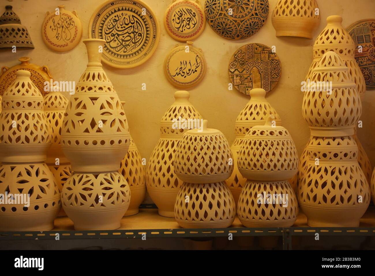Traditional bahrain pottery hires stock photography and images Alamy