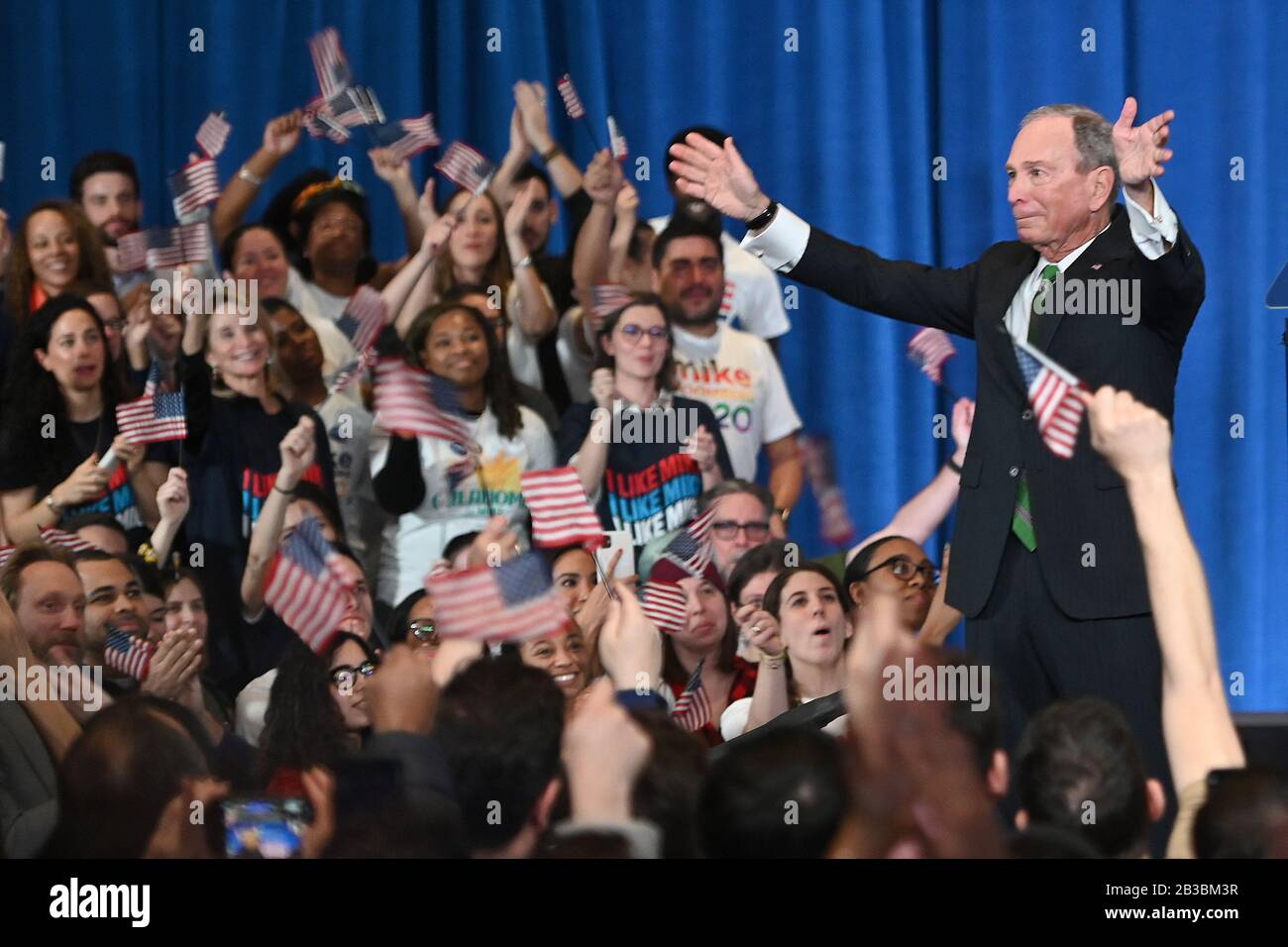 New York City, USA. 04th Mar, 2020. Former Democratic presidential candidate Mike Bloomberg waves to supporters as he announces the suspension of his campaign and his endorsement of former Vice President Joe Biden for president, at the Sheriton Hotel in New York, NY, March 4, 2020. (Anthony Behar/Sipa USA) Credit: Sipa USA/Alamy Live News Stock Photo