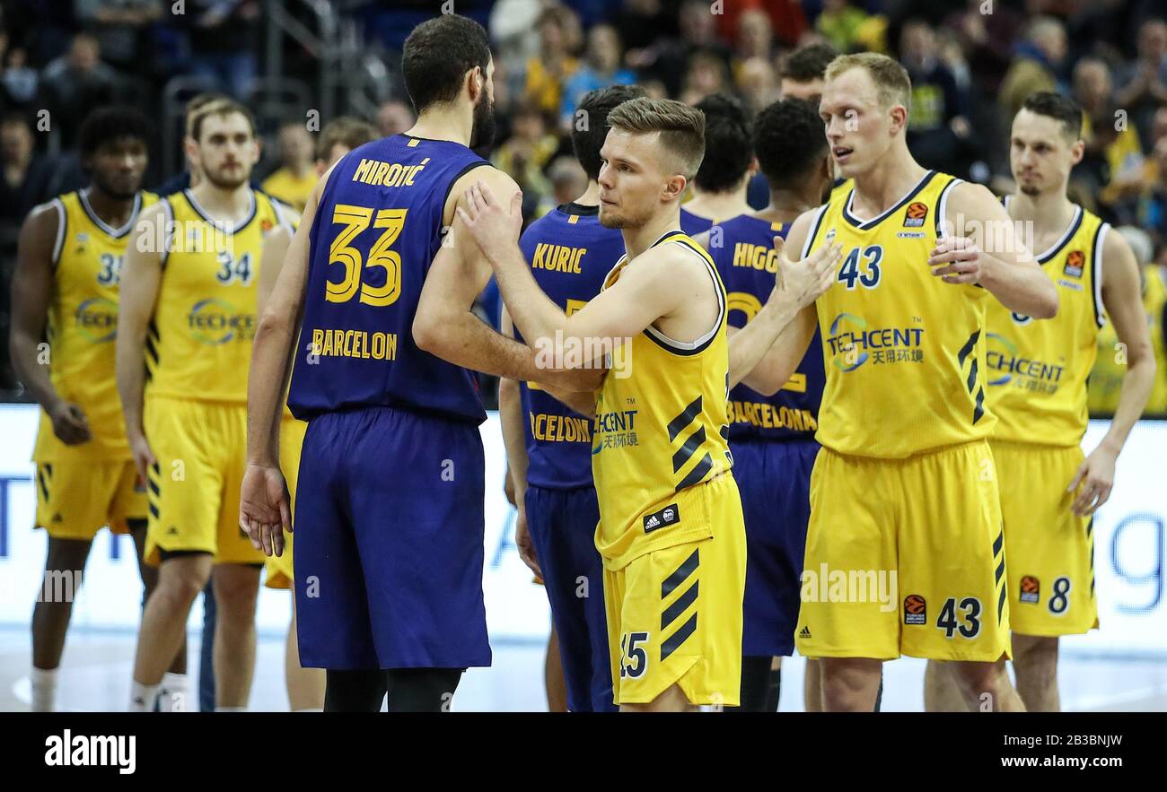 04 March 2020, Berlin: Basketball: Euroleague, Alba Berlin - FC Barcelona,  main round, 27th matchday, Mercedes Benz Arena. Nikola Mirotic (l-r) from  FC Barcelona, ALBAs Martin Hermannsson, Luke Sikma and Marcus Eriksson