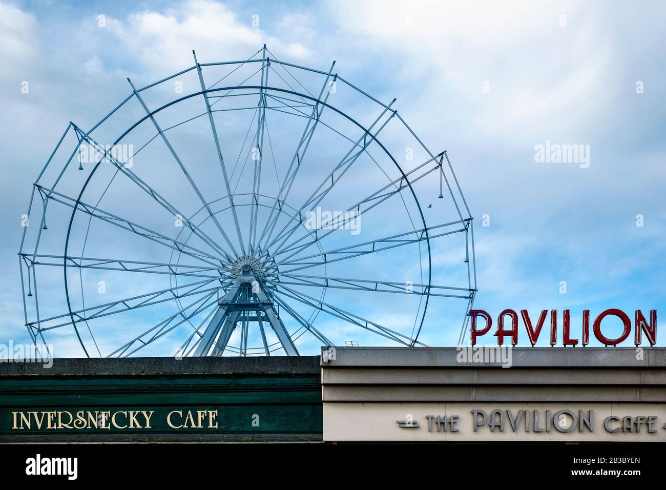 Photo of the Ferris Wheel (Aberdeen Big Wheel) and the Pavillon Cafe sign, at Queens Links Leisure park, Beach Boulevard, Aberdeen beach, Scotland. Stock Photo