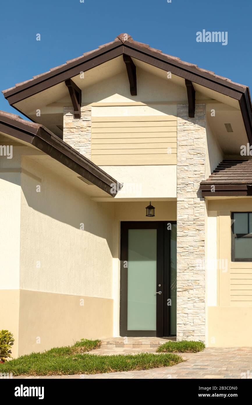 Beautiful Modern Residential Houses Homes in Florida Stock Photo - Alamy