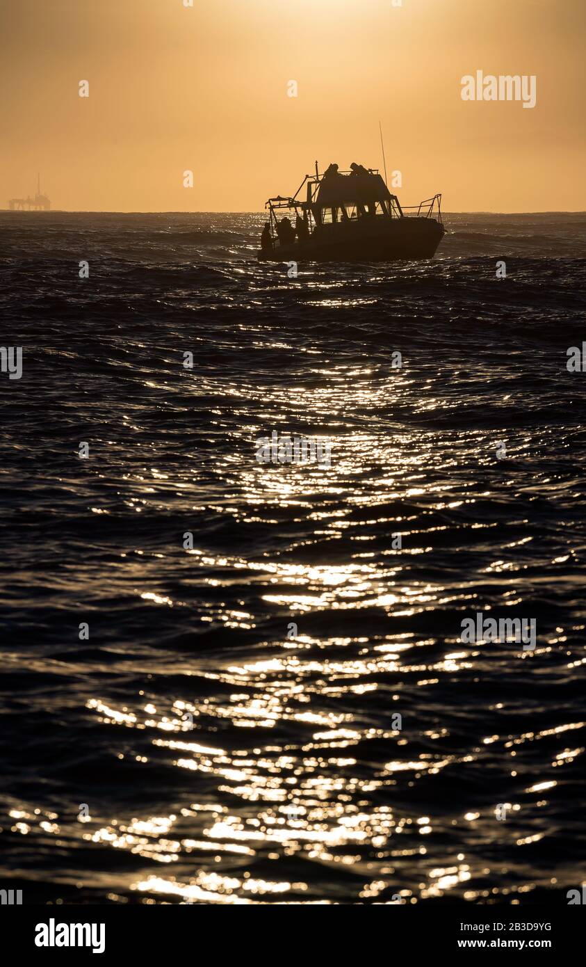 Silhouette of boat hi-res stock photography and images - Alamy