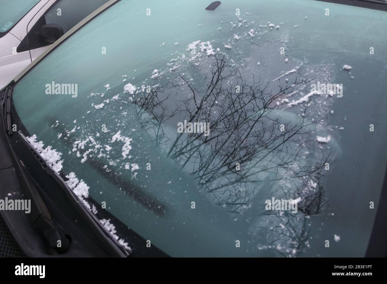 20 Spray To Defrost Windshield Images, Stock Photos, 3D objects