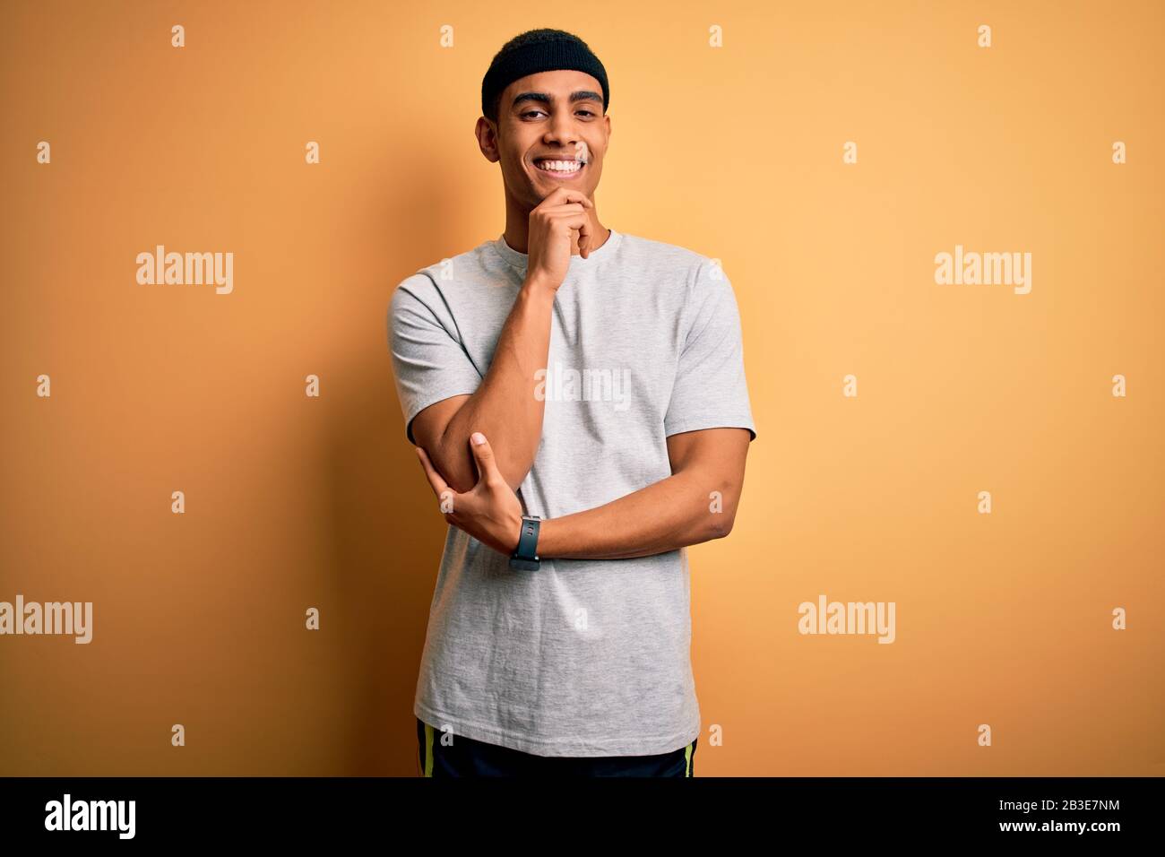 Arms crossed african sportsman hi-res stock photography and images - Alamy