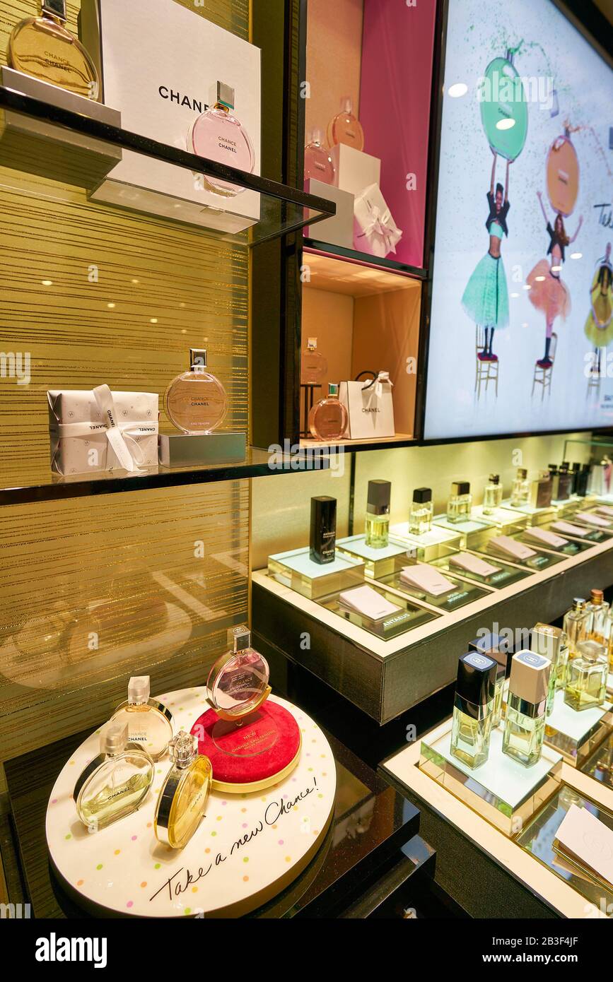 Fragrance shop hi res stock photography and images Page 50 Alamy