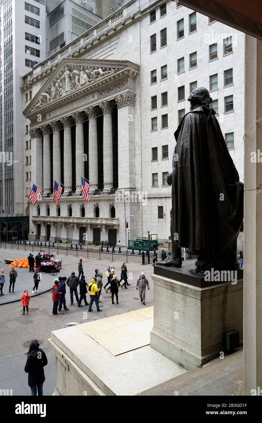 New York Stock Exchange Building with the statue of George Washington in  front of Federal Hall in foreground.Wall Street.Lower Manhattan.New York  City.USA Stock Photo - Alamy