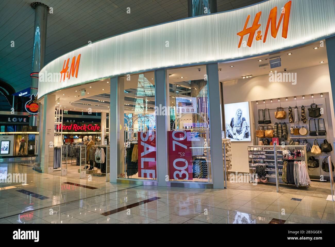DUBAI, UAE - CIRCA JANUARY 2019: entrance to H&M store in Dubai  International Airport Stock Photo - Alamy
