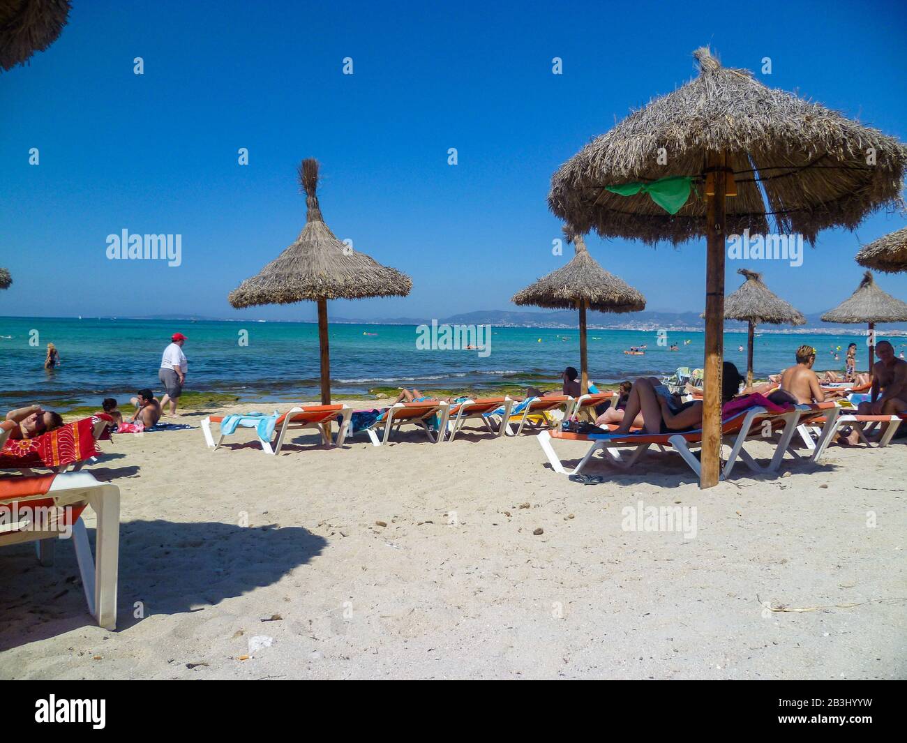 Crowded beach playa de palma hi-res stock photography and images - Alamy