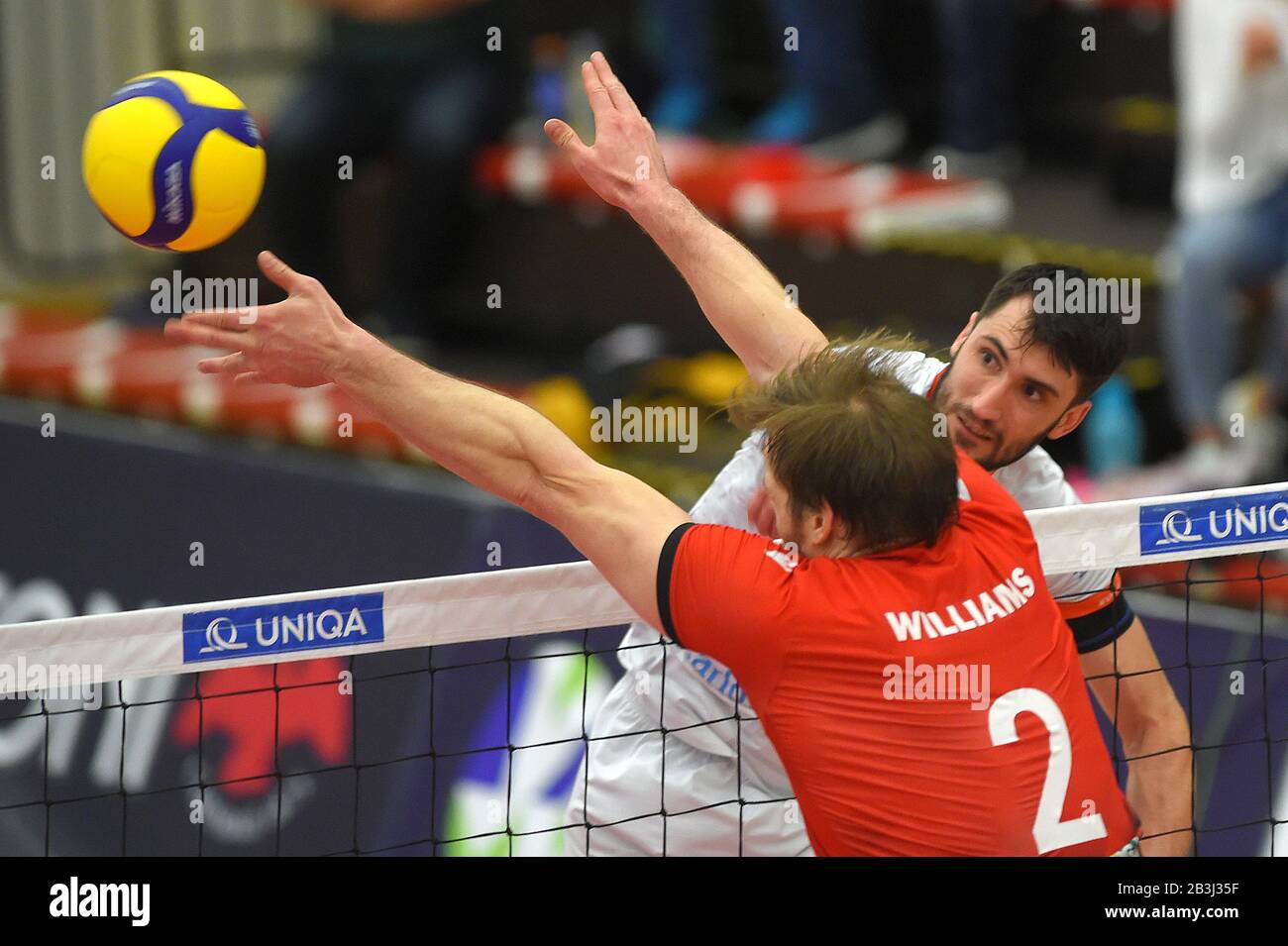 Karlovy Vary, Czech Republic. 04th Mar, 2020. From left LINCOLN WILLIAMS of  Ankara and LUKASZ WIESE of Karlovarsko in action during the men  quarterfinal Volleyball Challenge Cup match VK Karlovarsko (Czech) vs