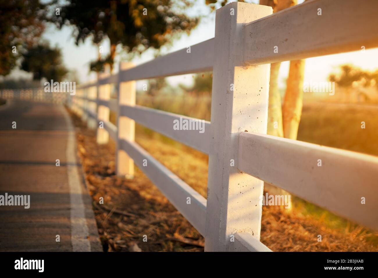 White concrete fence hi-res stock photography and images - Alamy