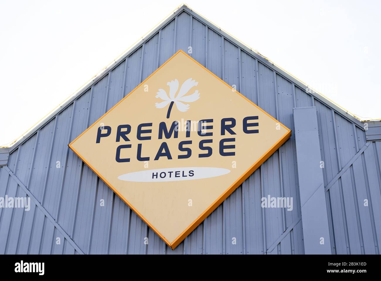 Bordeaux , Aquitaine / France - 11 07 2019 : Premiere Classe Hotel sign  logo international chain of low cost budget hotels brand Stock Photo - Alamy