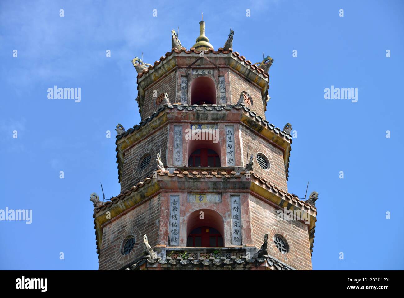 Turm der Freude und Anmut ´Thap Phuoc Duyen´, Thien-Mu-Pagode, Hue, Vietnam Stock Photo