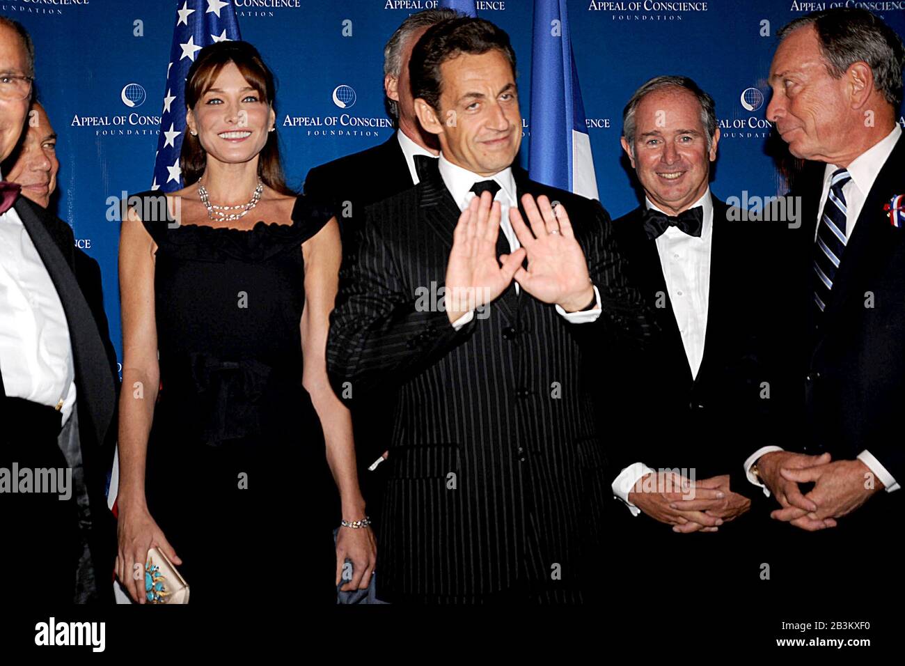 NEW YORK - SEPTEMBER 23: French President Nicolas Sarkozy (2nd R) embraces New York Mayor Michael Bloomberg (R) as Carla Bruni Sarkozy (2nd L) and designer Ralph Lauren (L) look on at the 2008 Appeal of Conscience Foundation awards dinner at the Waldorf-Astoria hotel September 23, 2008 in New York City. French President Nicolas Sarkozy was presented with the Appeal of Conscience World Statesman Award for 'his leadership in advancing freedom, tolerance and inter-religious understanding   People:  Michael Bloomberg, Nicolas Sarkozy, Carla Bruni Sarkozy   Must call if interested Michael Storms St Stock Photo