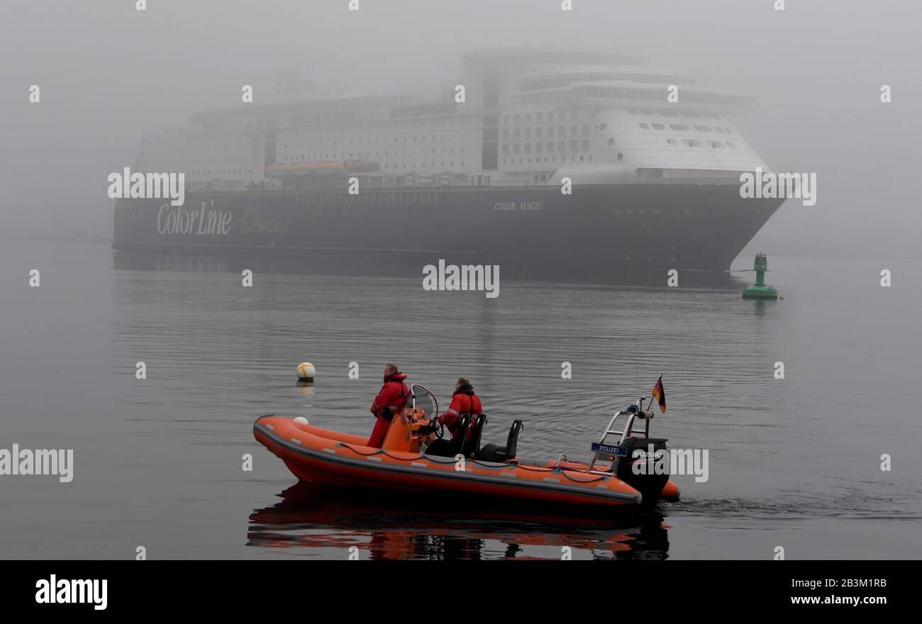 Kiel, Germany. 05th Mar, 2020. The ferry 'Color Magic' runs into fog and arrives late in Kiel. On the Norwegian ferry on the way from Oslo to Kiel a man went overboard in the North Sea and according to media reports he died. It was a German who had been recovered dead from the water by rescue teams near the border between Norway and Sweden. Credit: Carsten Rehder/dpa/Alamy Live News Stock Photo