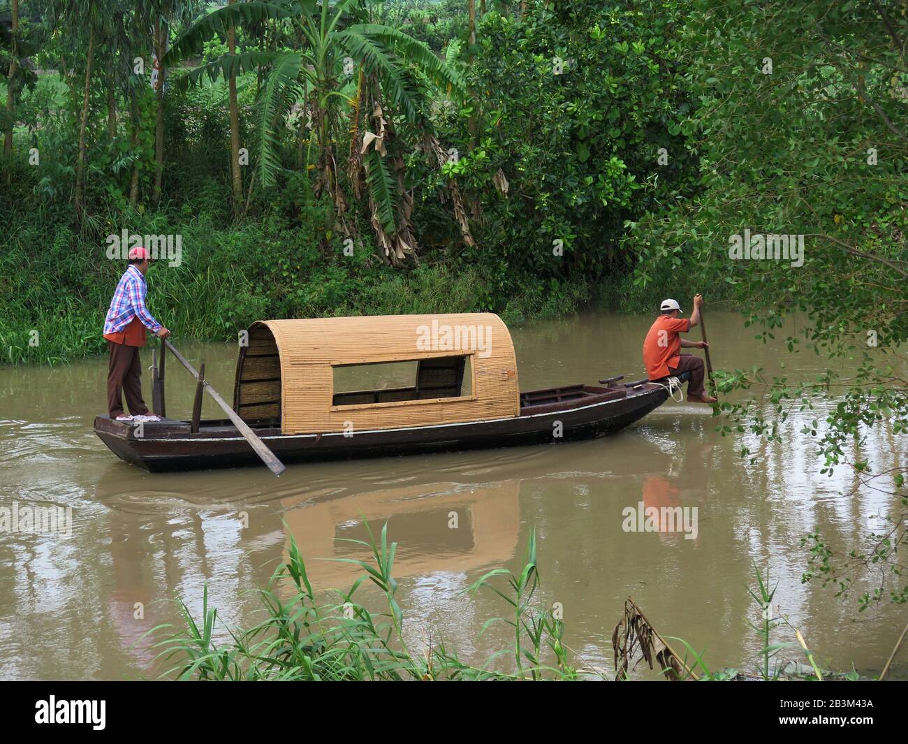 Mekong delta sampan vietnam hi-res stock photography and images - Alamy