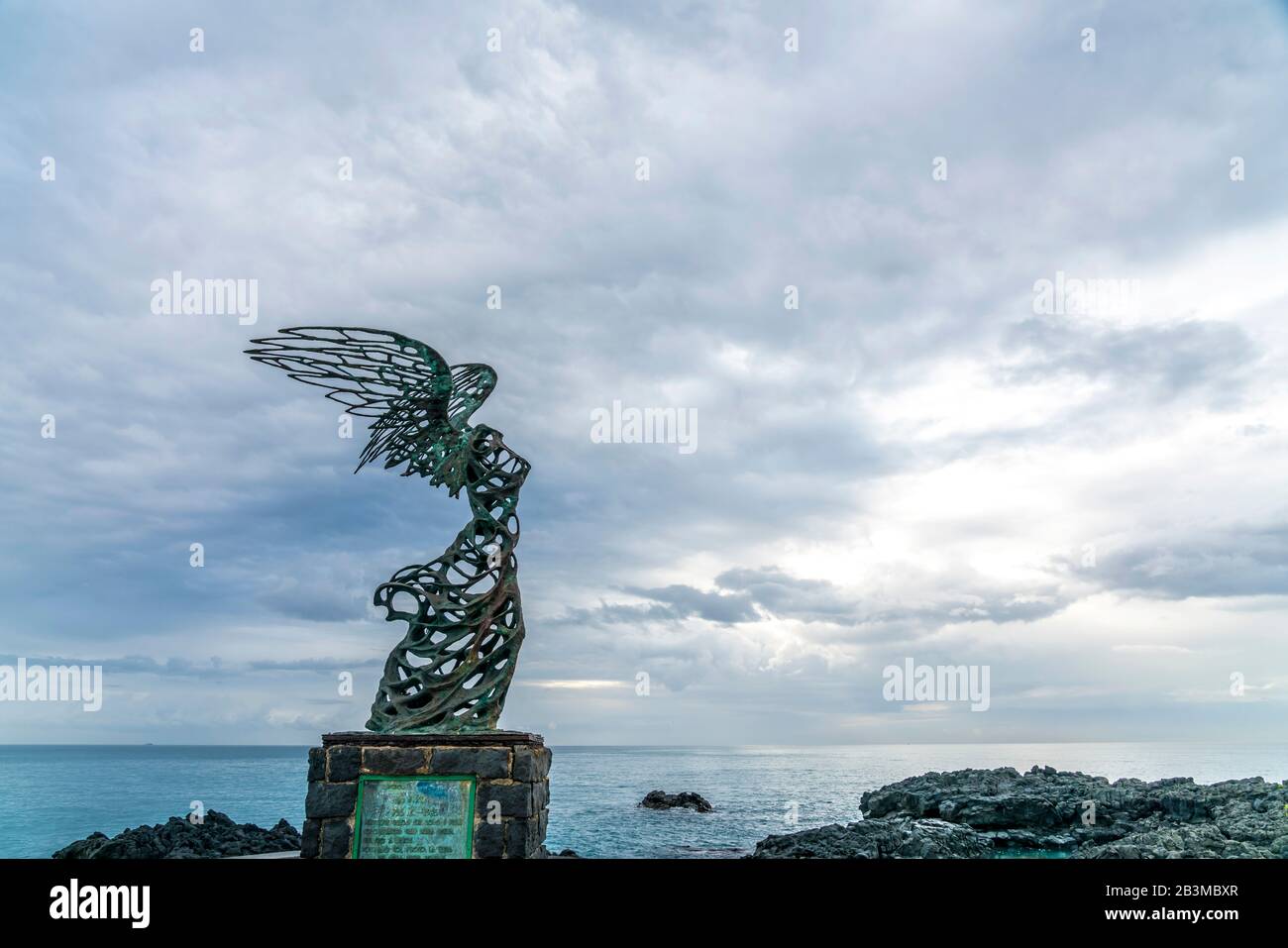 Nike statue giardini naxos sicily hi-res stock photography and images -  Alamy