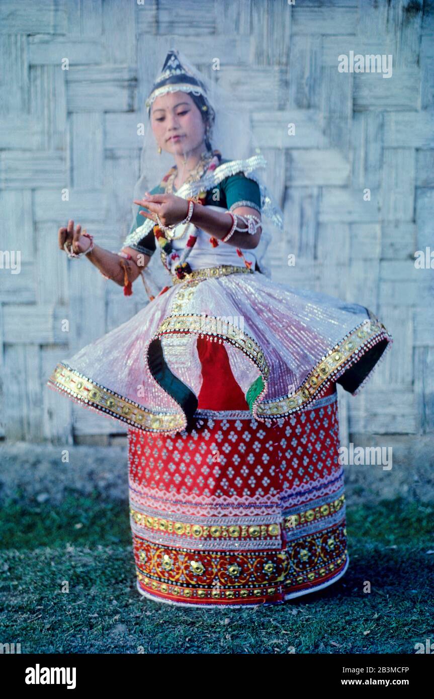 DEARA - Manipuri, the classical dance from the eastern-most end of India,  is marked by a delicacy that is steeped in tradition. A Female Manipuri  artist decks a dress called “patloi”. The