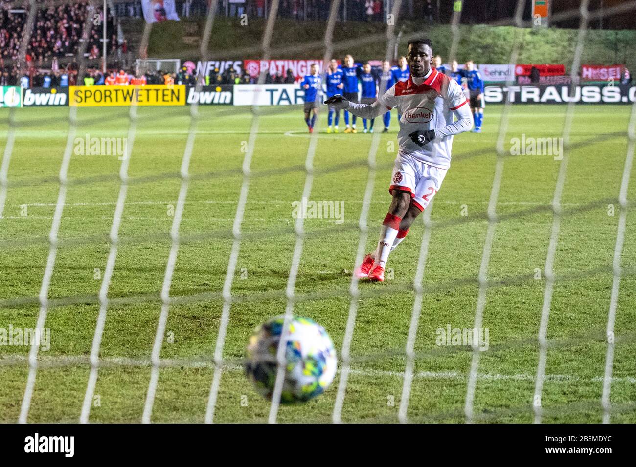 Volklingen, Deutschland. 03rd Mar, 2020. Nana AMPOMAH (D) shoots against goalwart Daniel BATZ (not in the picture, SB) in the penalty shootout the goal to 5: 5 compensation for Fortuna Dusseldorf, penalty, penalty match, action, football, DFB Cup, quarterfinals, 1. FC Saarbruecken (SB) - Fortuna Dusseldorf (D) 7: 6 iE on 03.03.2020 in Voelklingen/Germany. | usage worldwide Credit: dpa/Alamy Live News Stock Photo