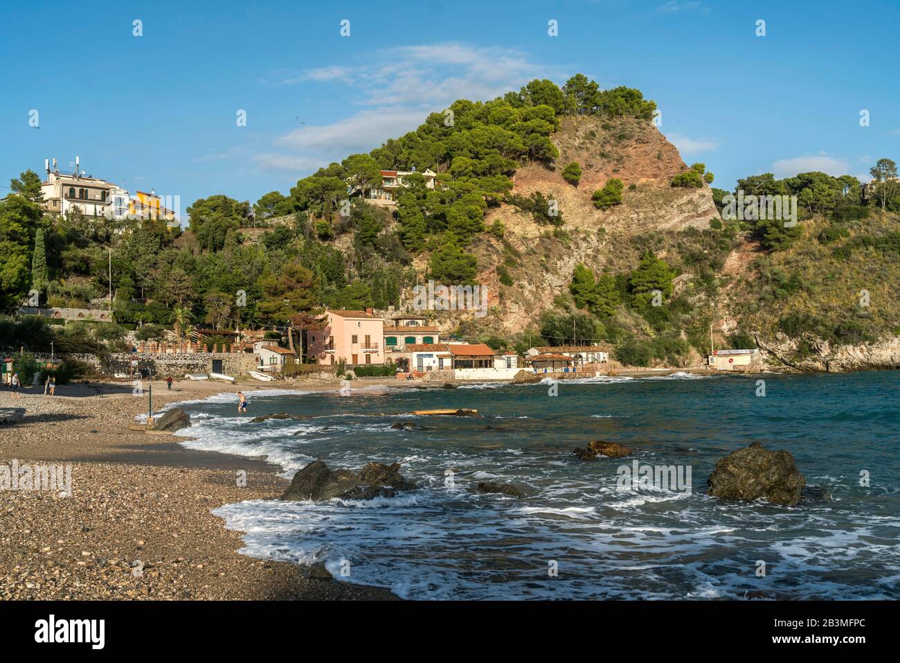 Strand von Mazzaro, Taormina, Sizilien, Italien, Europa  |  Mazzaro beach, Taormina, Sicily, Italy, Europe Stock Photo