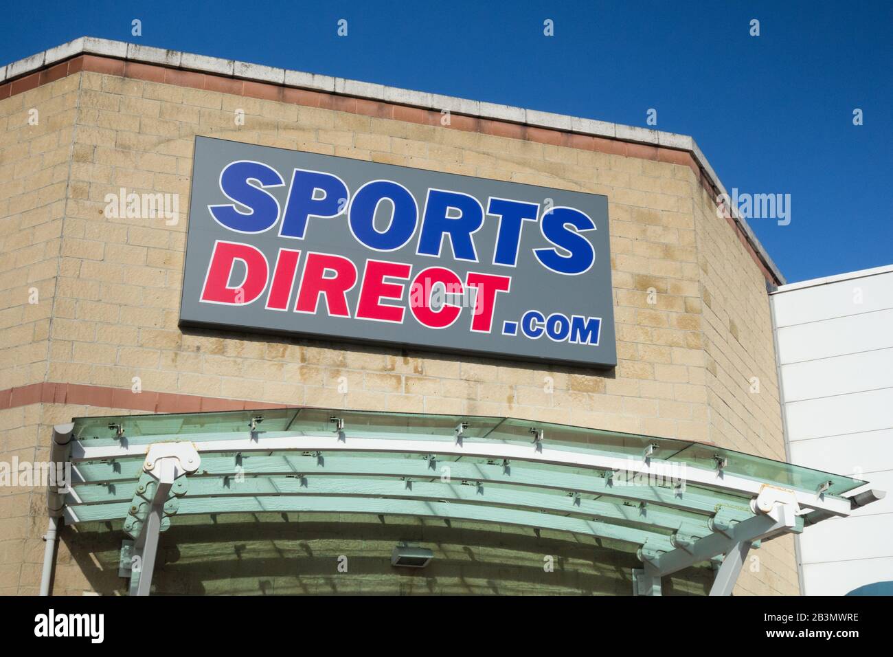 Entrance to Sports Direct.com store at Kew Retail Park, Richmond, Surrey, London, TW9, UK Stock Photo