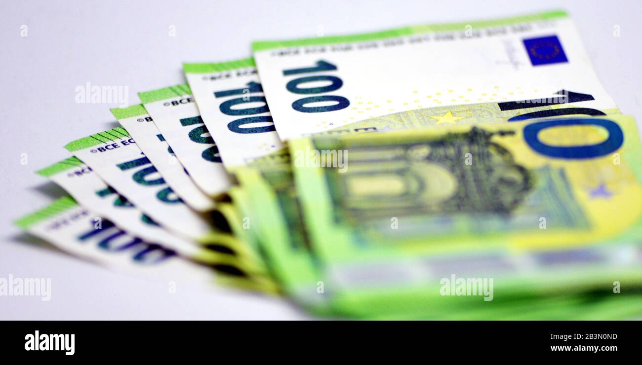 100 Euro banknotes isolated on a white background Stock Photo - Alamy