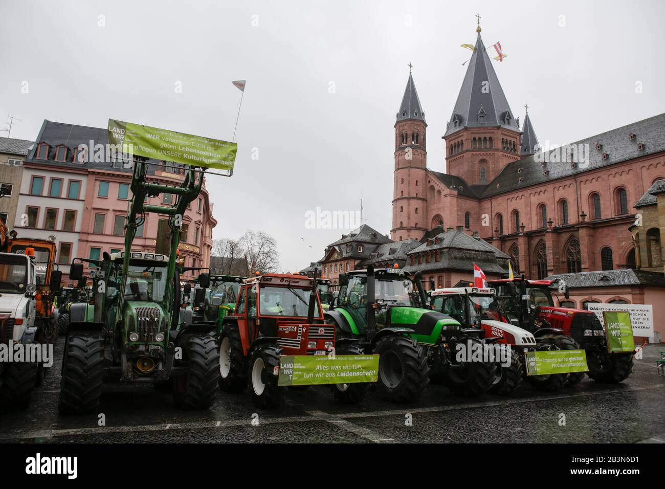 Mainz, Germany. 5th March 2020. The tractors are parked in the city centre of Mainz in front of the cathedral. A few hundred farmers with their tractor protested in the city centre of Mainz against the new fertiliser regulations and for a better recognition of their work. Stock Photo