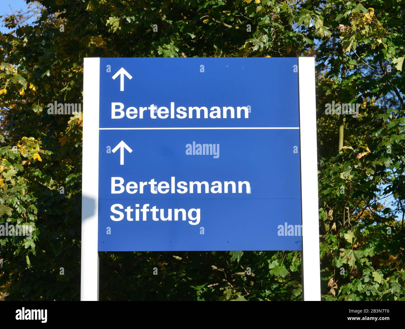 Schild, Bertelsmann-Stiftung, Carl-Bertelsmann-Strasse, Guetersloh, Nordrhein-Westfalen, Deutschland Stock Photo