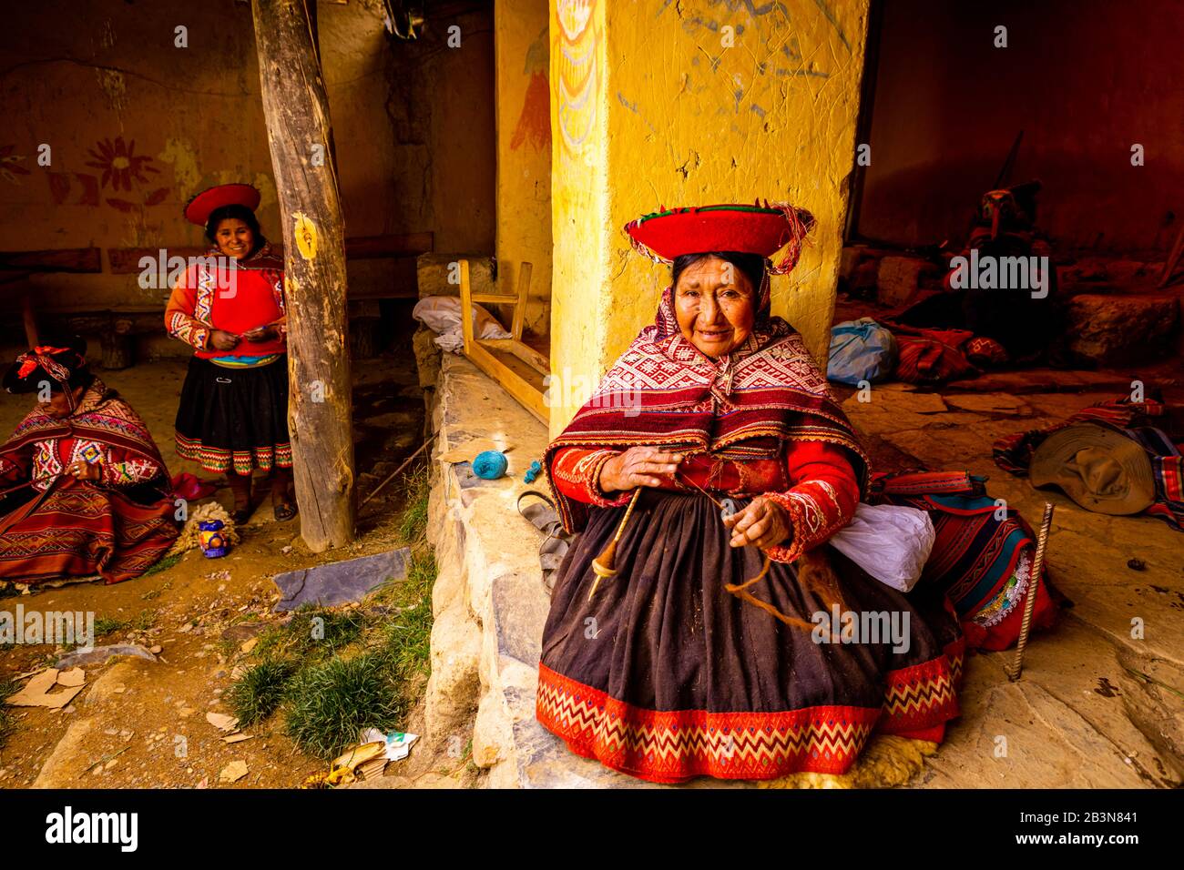 Quechua women of the Pitumarca Community, Sacred Valley, Peru, South America Stock Photo