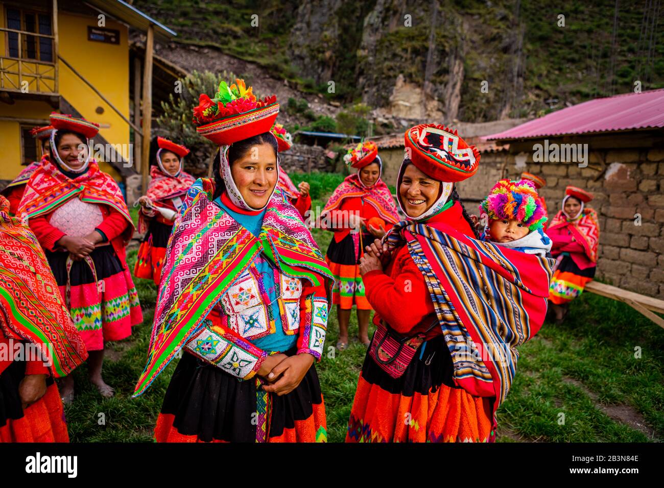 Quechua women of the Huiloc Community, Sacred Valley, Peru, South America Stock Photo