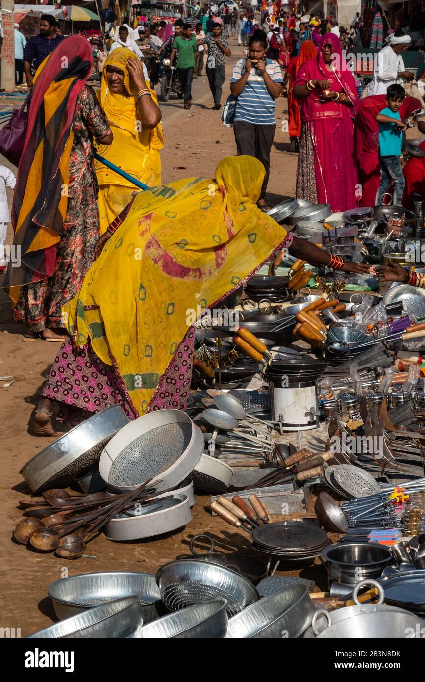 Rajasthani women in brightly coloured traditional clothing shopping for