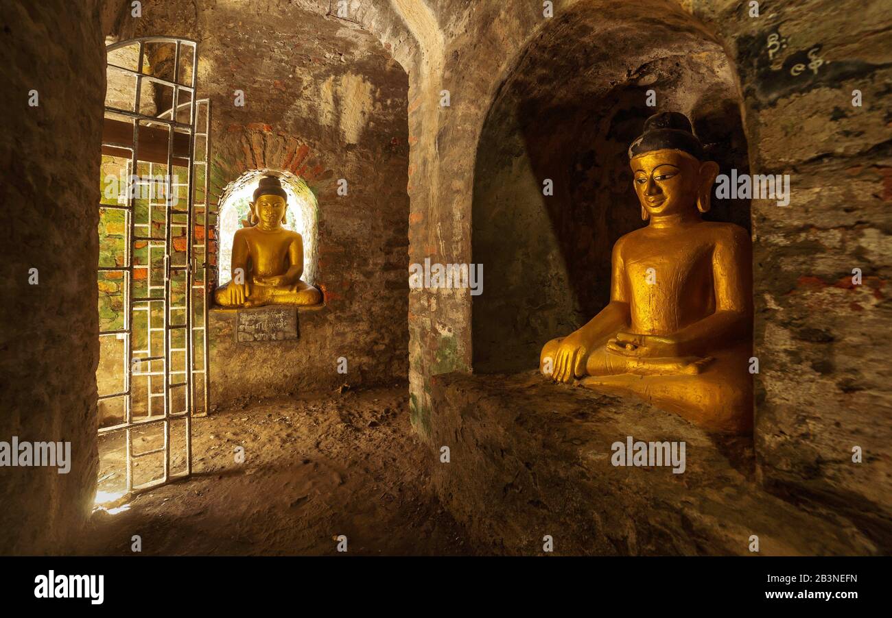 Buddha statues in the underground brick-lined corridors of Htukkant Thein Temple, Mrauk U, Rakhine, Myanmar (Burma), Asia Stock Photo