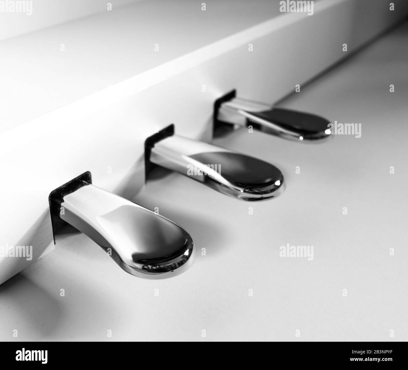Piano foot pedals hires stock photography and images Alamy