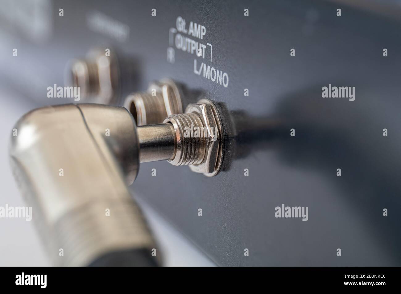 Jack plug and socket connection for electric guitar or other instrument