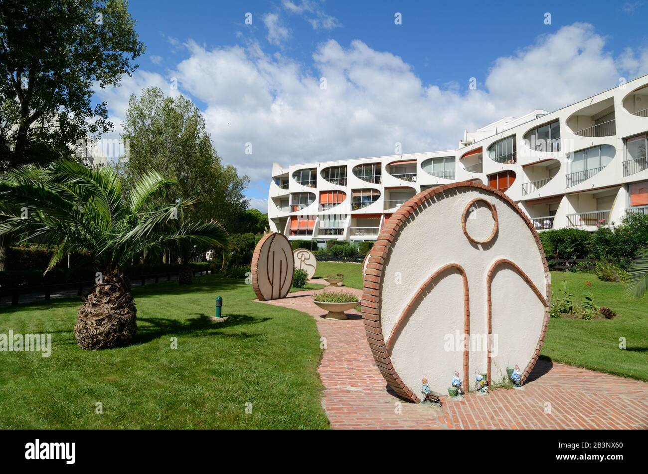 Modern Apartment Buildings & Sculptures, Jardins de Médailles (1973) by Albert Marchais La Grande-Motte Hérault France Stock Photo