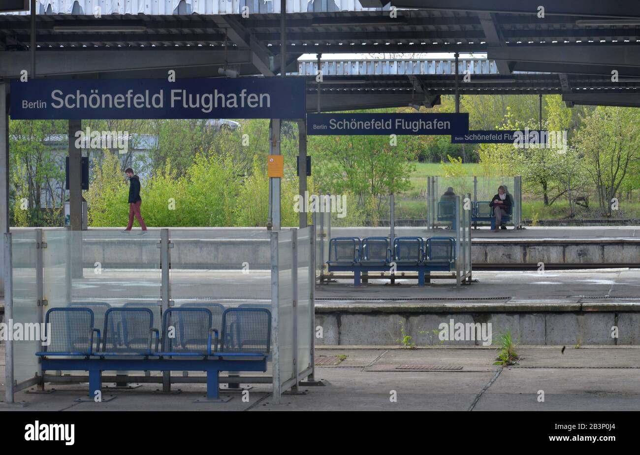 Bahnsteig, Bahnhof, Flughafen, Schoenefeld, Brandenburg, Deutschland Stock Photo