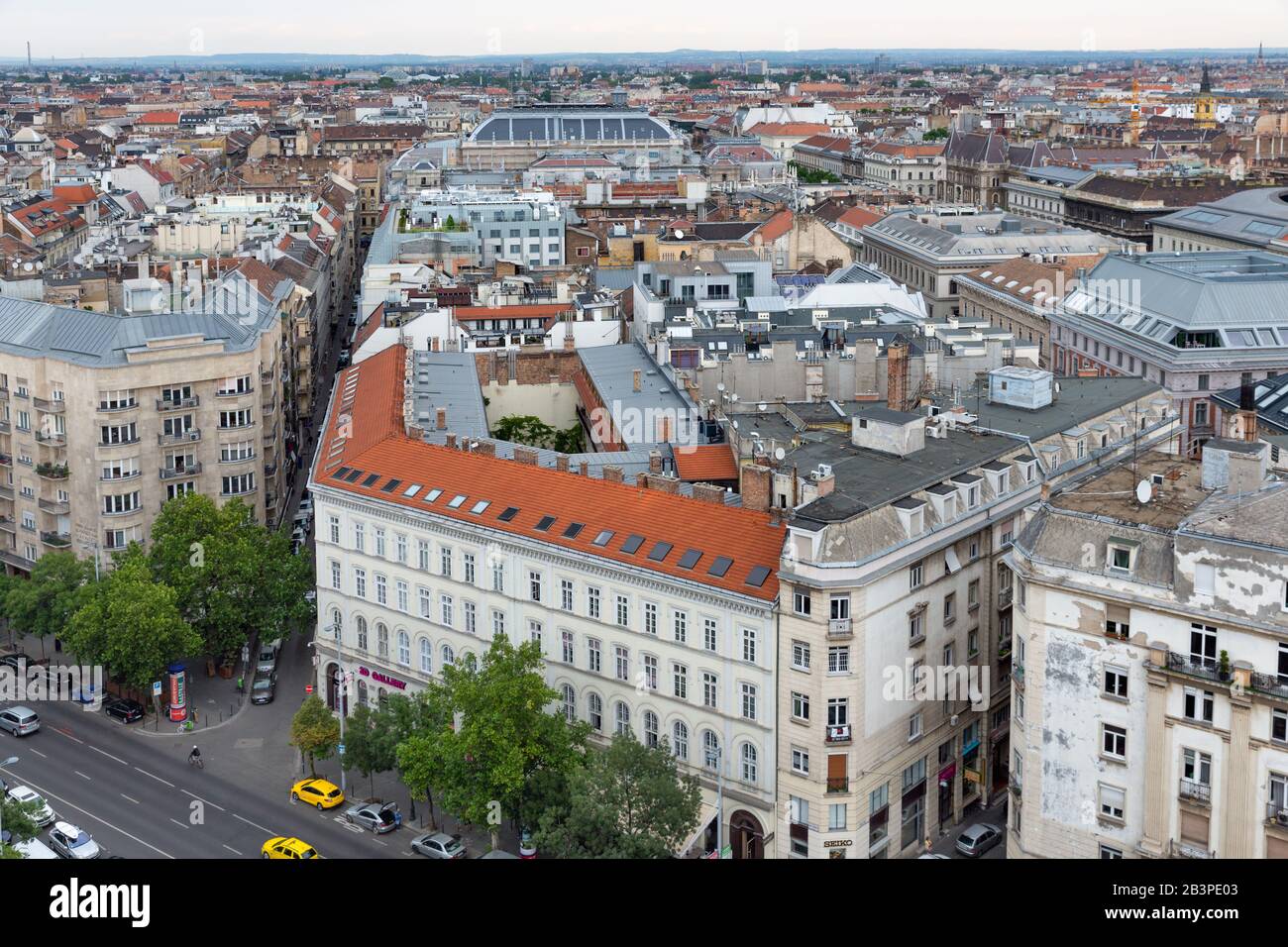 Apartment block buildings budapest hi-res stock photography and images ...
