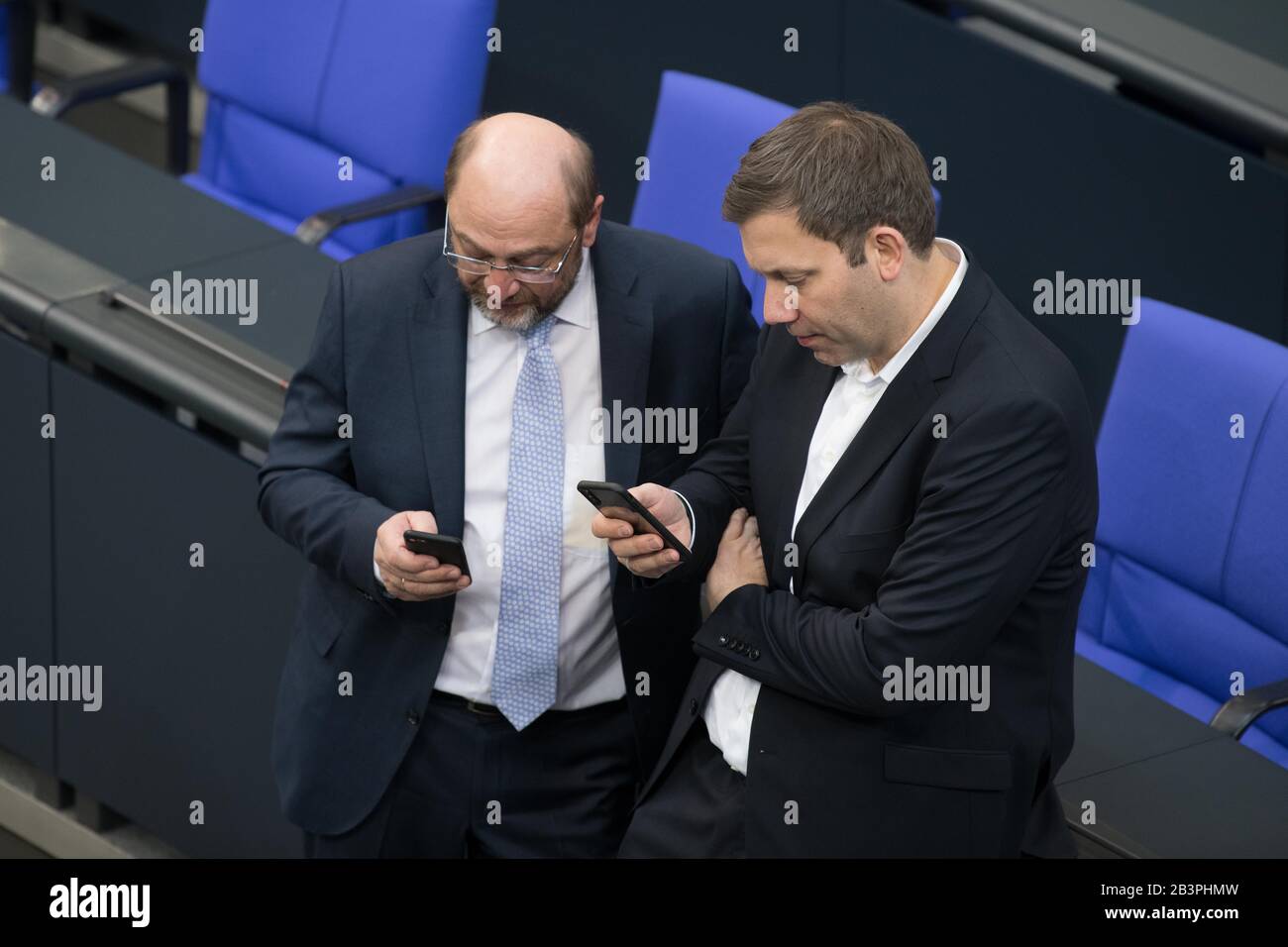 05 March 2020, Berlin: Martin Schulz (l, SPD) and Lars Klingbeil (SPD), Secretary General, look at their telephones during the 149th session of the Bundestag. Photo: Jörg Carstensen/dpa Stock Photo