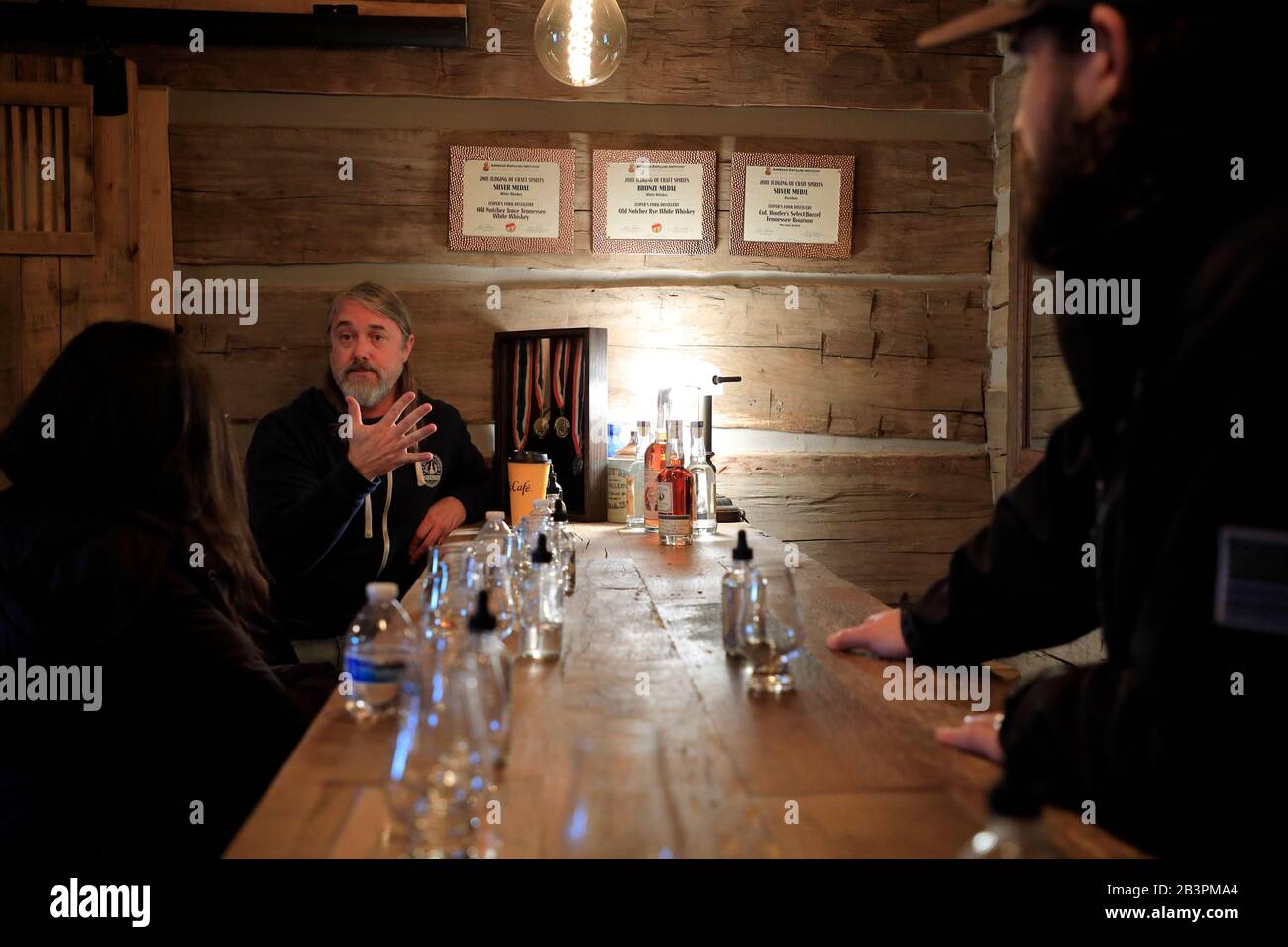 Guide introducing whiskey during a tasting session inside the tasting room in Leiper's Fork Distillery.Franklin.Tennessee.USA Stock Photo