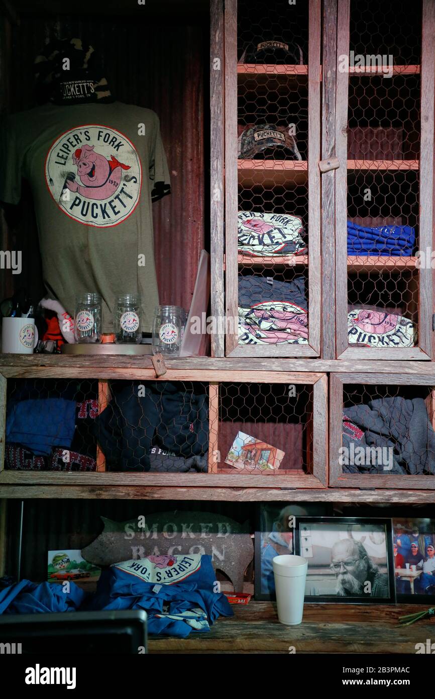 T-shirts with Puckett's Grocery & Restaurant logo for sale as souvenir in Leiper's Fork Puckett's Grocery & Restaurant.Leiper's Fork.Tennessee.USA Stock Photo